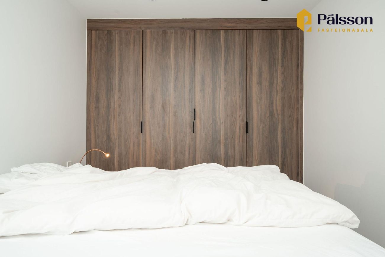 Grensásvegur 1B, 108 Reykjavík