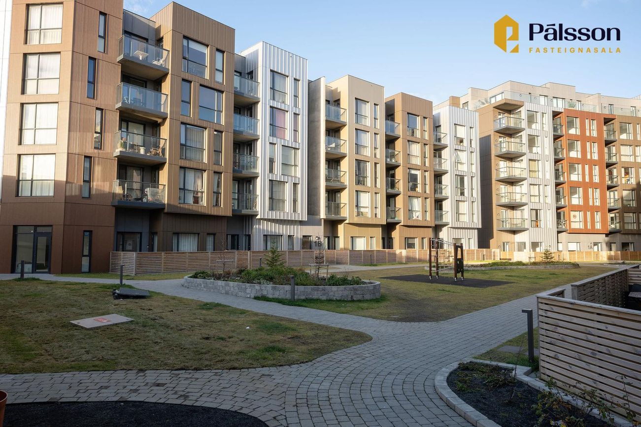 Grensásvegur 1B, 108 Reykjavík