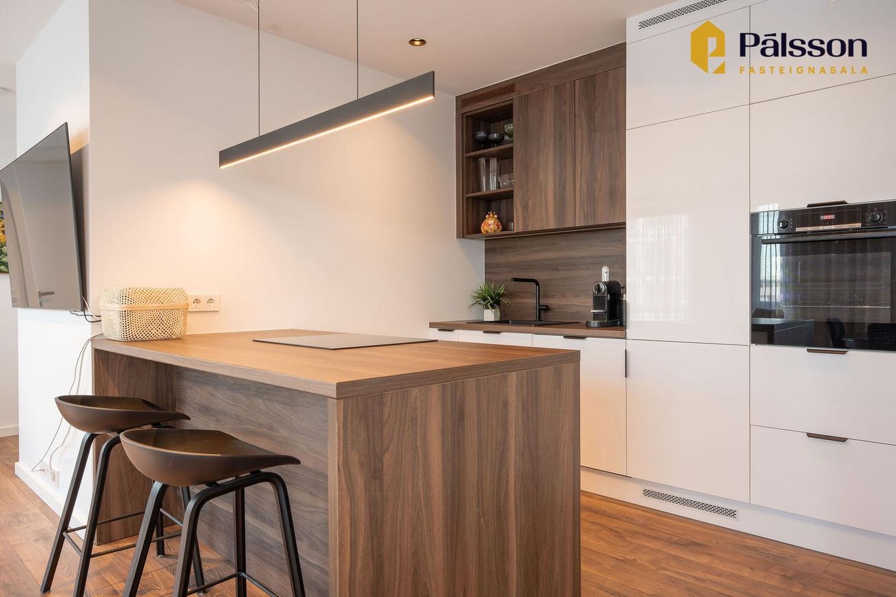 Grensásvegur 1B, 108 Reykjavík