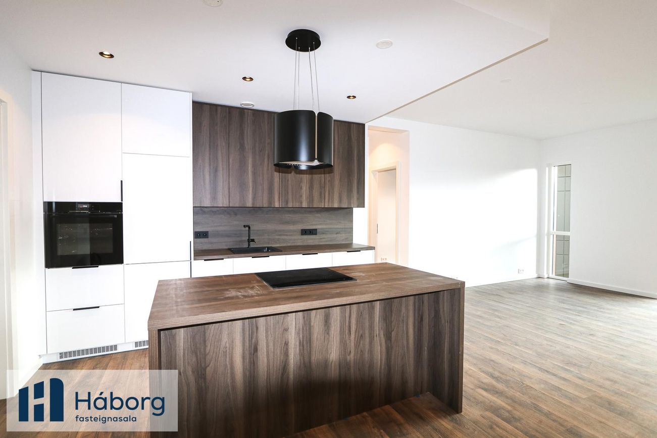 Grensásvegur 1A - 0511, 108 Reykjavík