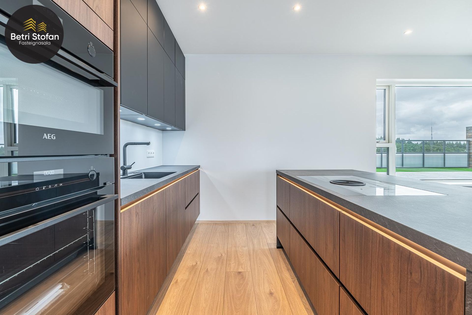 Arnarhlíð 4, 102 Reykjavík