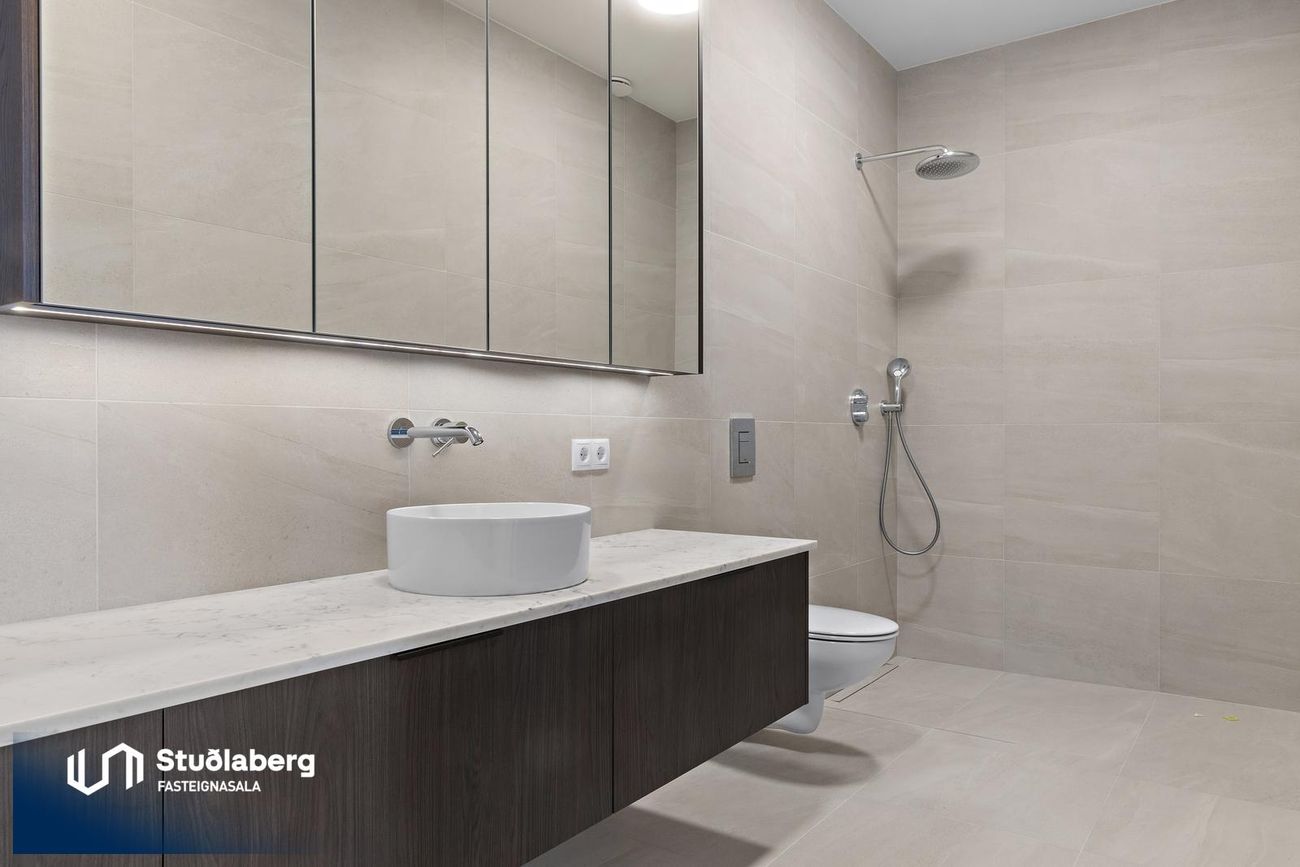 Pósthússtræti 9 - 0501, 230 Reykjanesbær