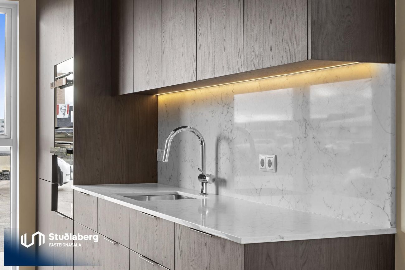 Pósthússtræti 9 - 0501, 230 Reykjanesbær