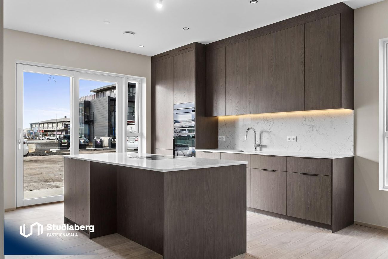 Pósthússtræti 9 - 0501, 230 Reykjanesbær