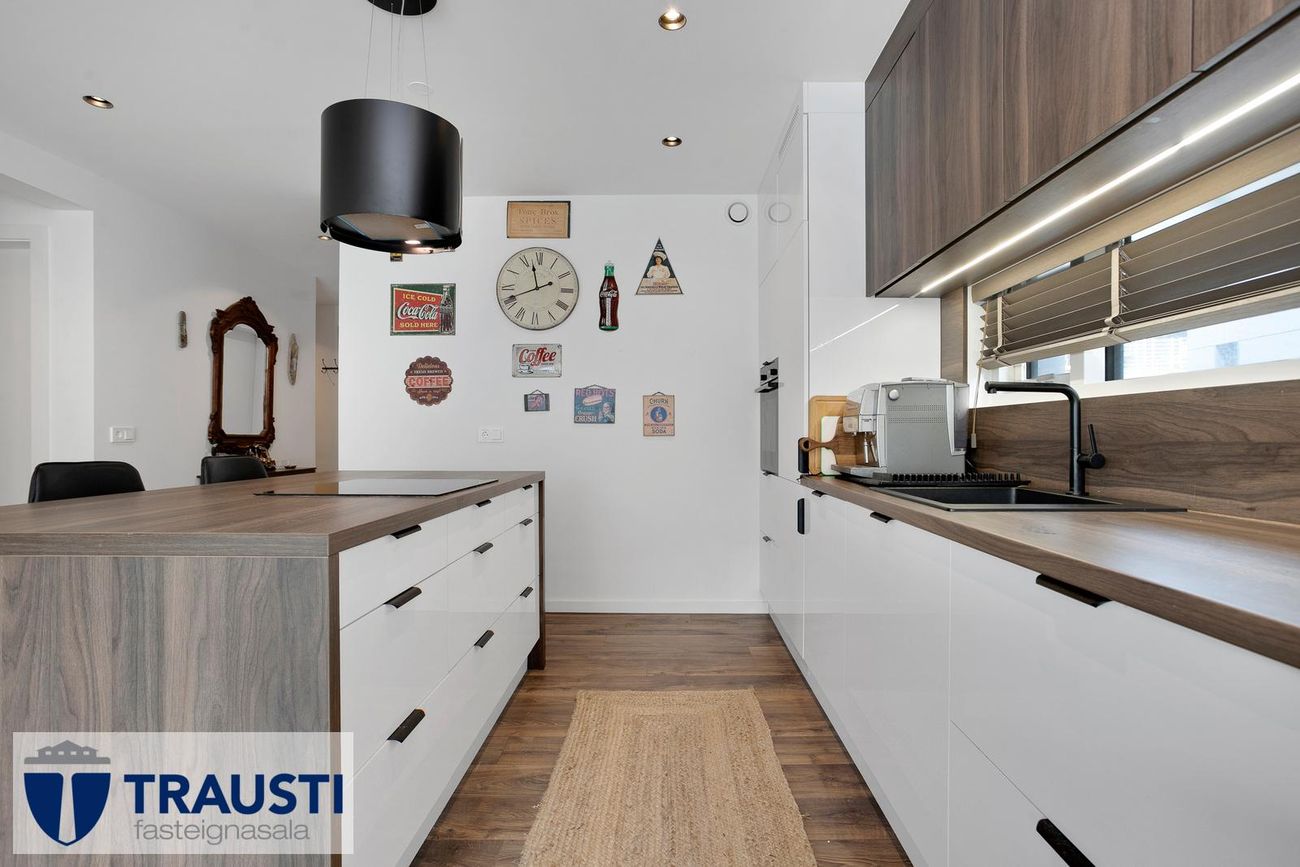 Grensásvegur 1B, 108 Reykjavík