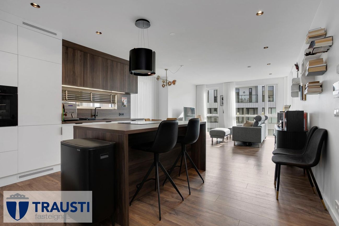 Grensásvegur 1B, 108 Reykjavík