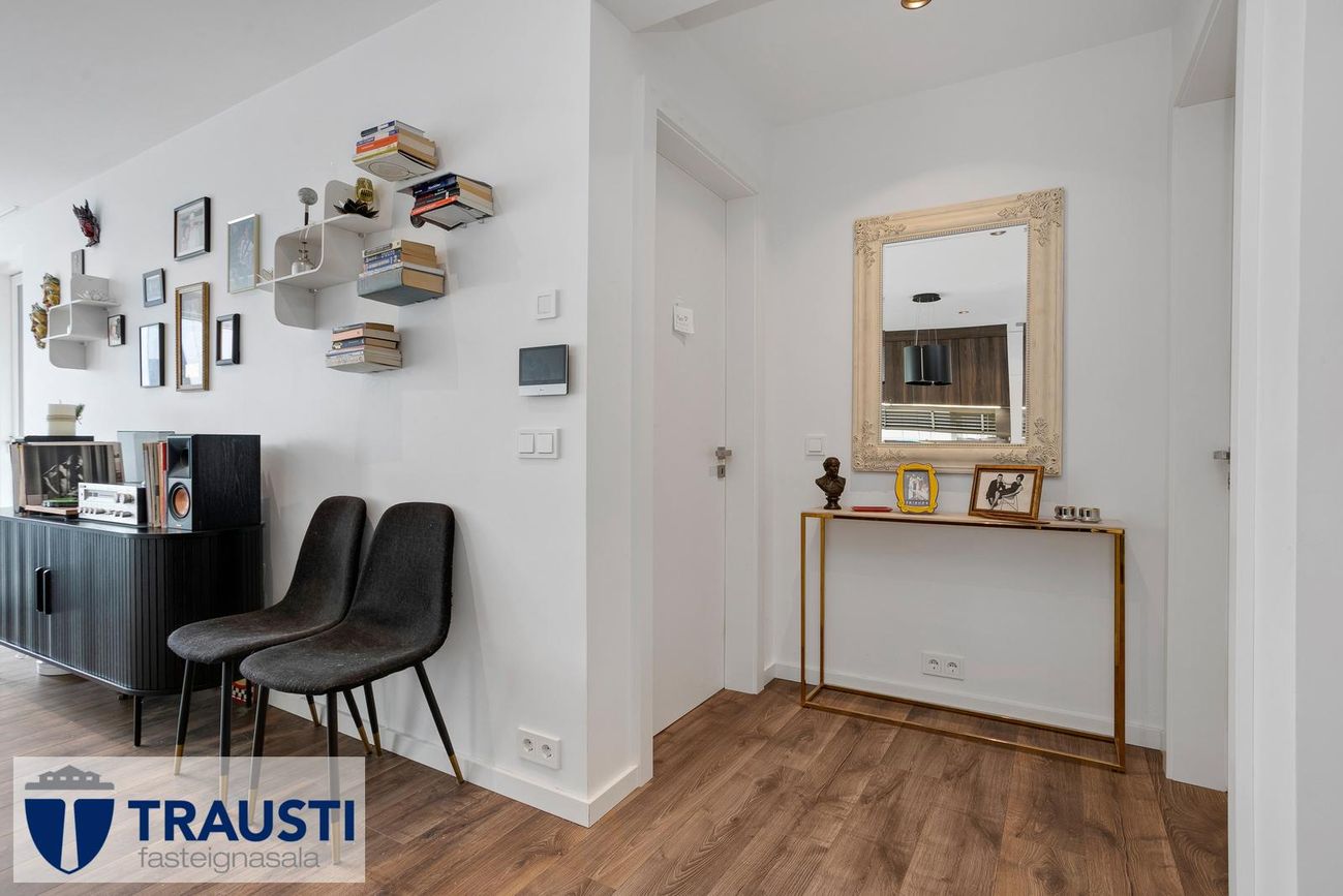 Grensásvegur 1B, 108 Reykjavík