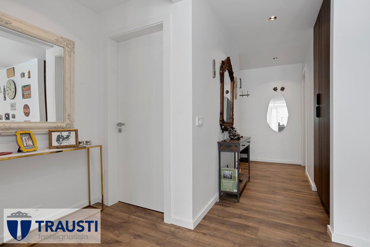 Grensásvegur 1B, 108 Reykjavík