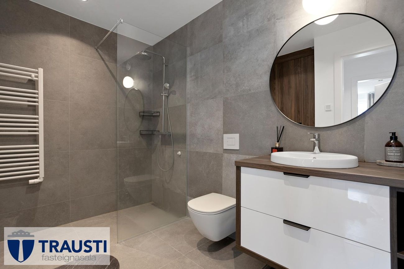 Grensásvegur 1B, 108 Reykjavík