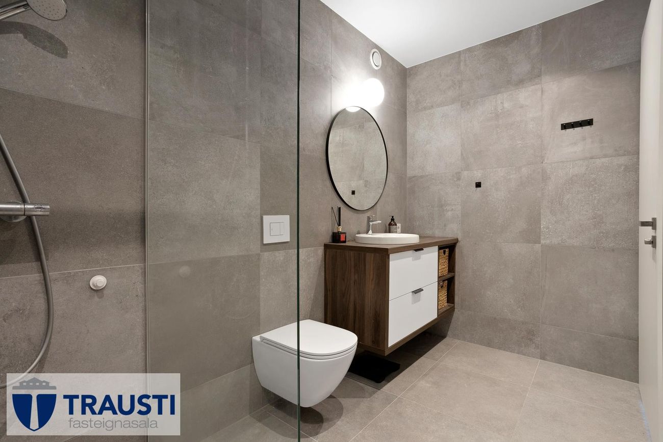 Grensásvegur 1B, 108 Reykjavík