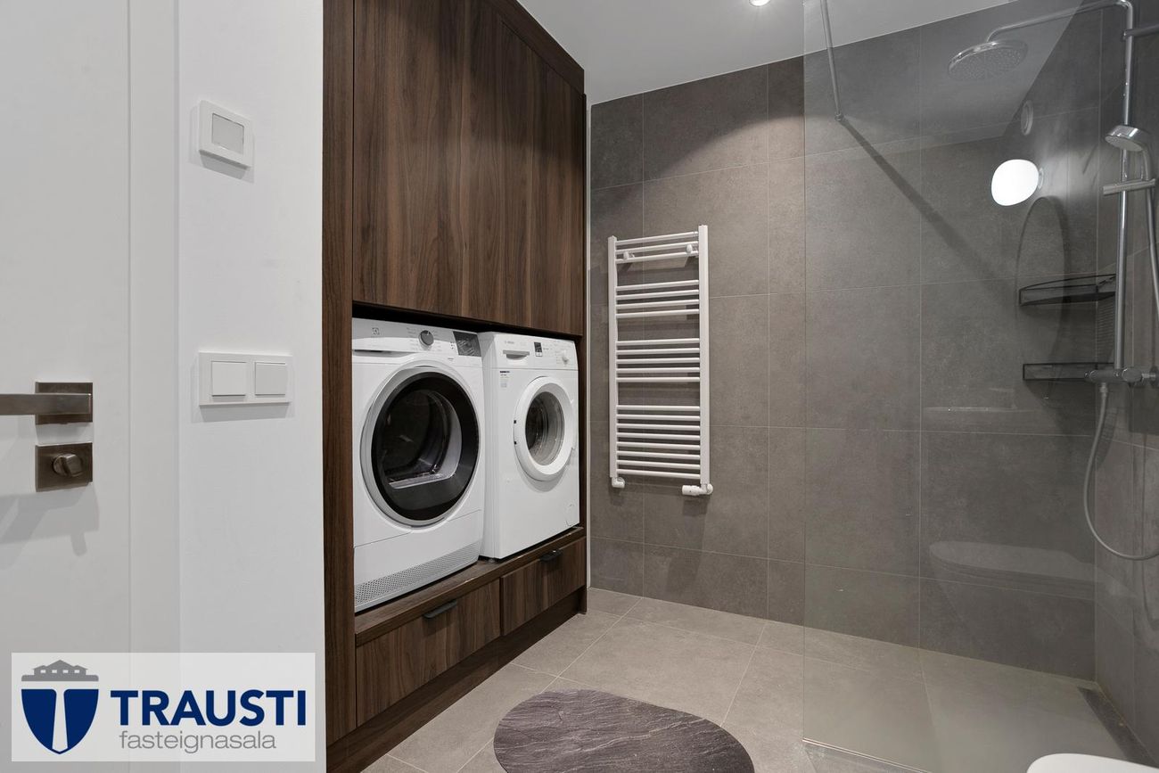 Grensásvegur 1B, 108 Reykjavík