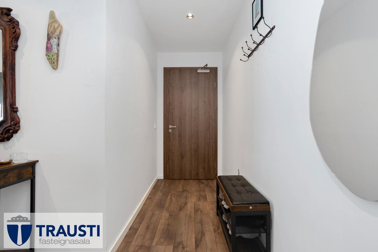 Grensásvegur 1B, 108 Reykjavík