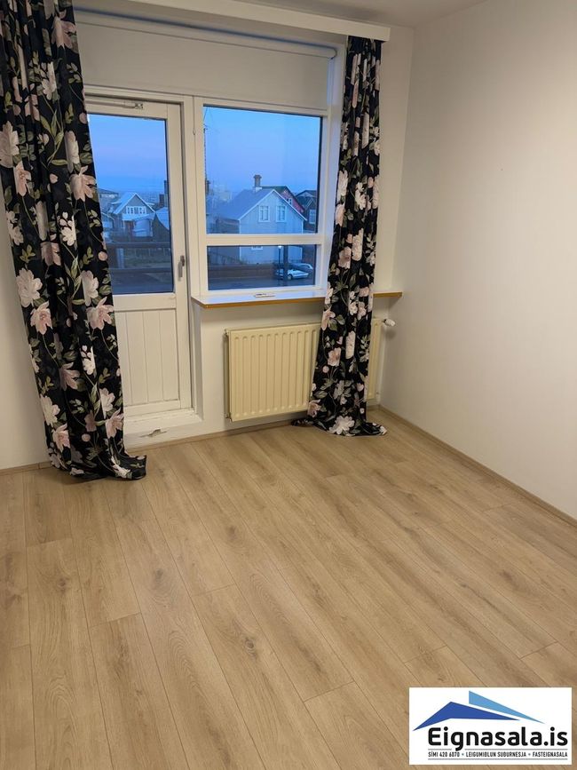 Kirkjuvegur 10, 230 Reykjanesbær