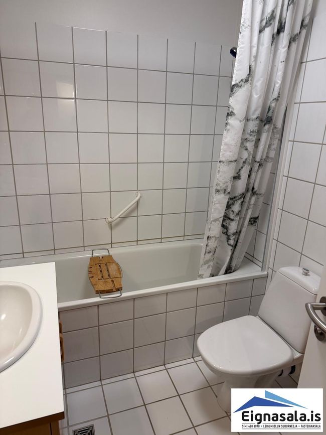 Kirkjuvegur 10, 230 Reykjanesbær