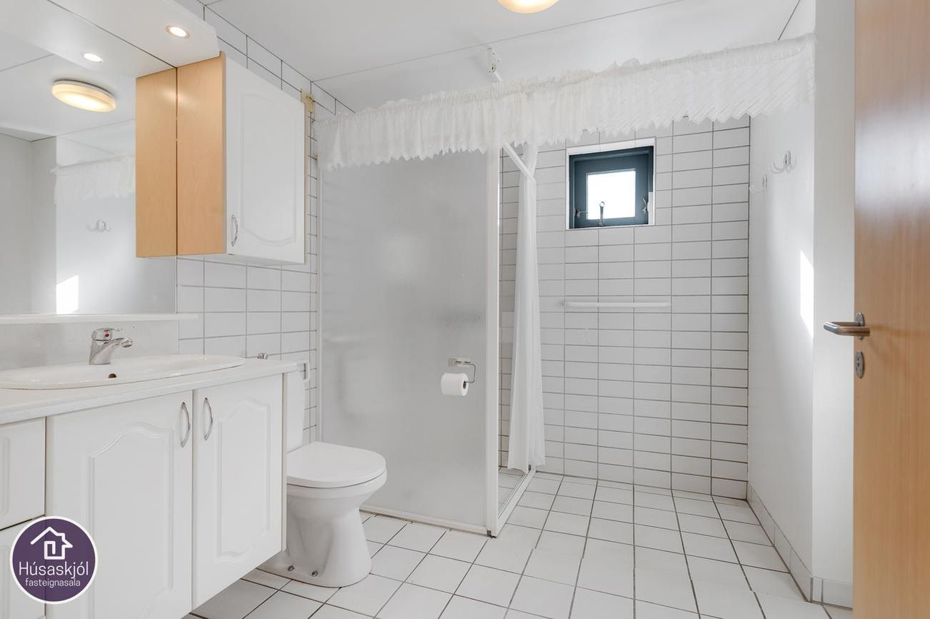 Hvassaleiti 58, 103 Reykjavík