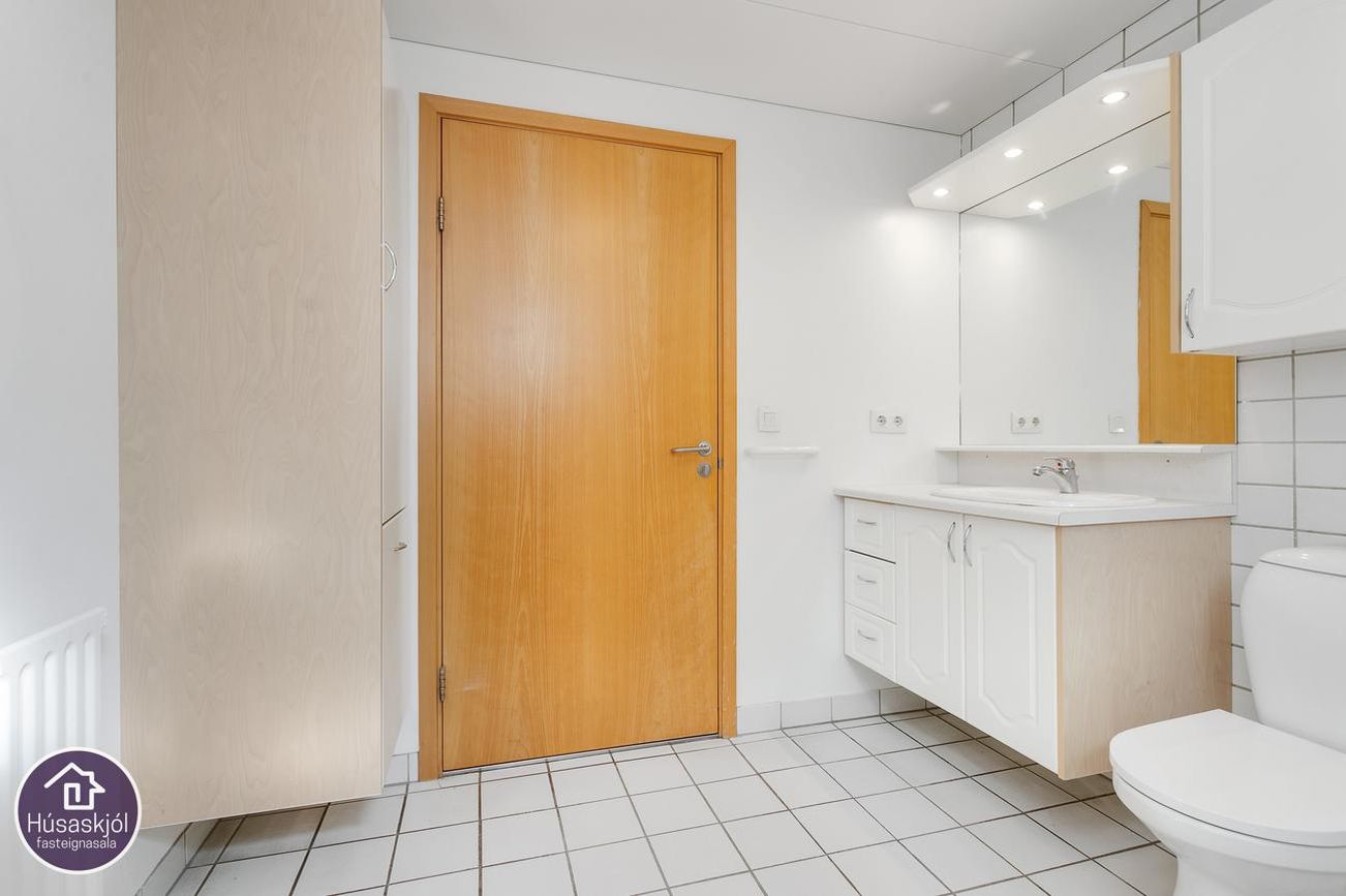 Hvassaleiti 58, 103 Reykjavík