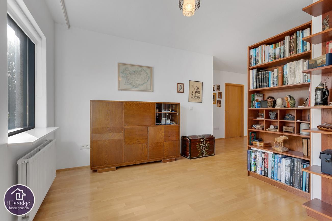 Hvassaleiti 58, 103 Reykjavík