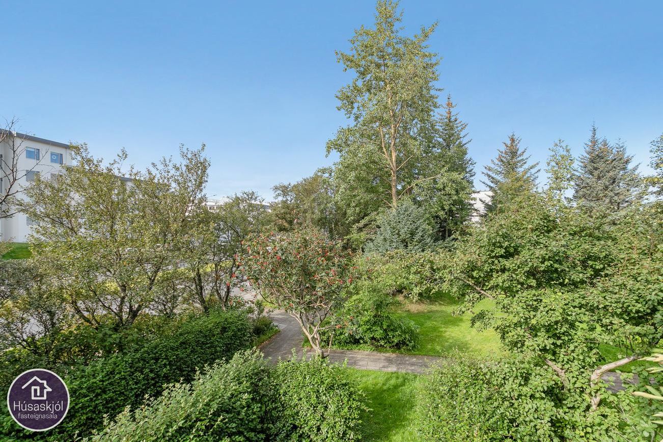 Hvassaleiti 58, 103 Reykjavík