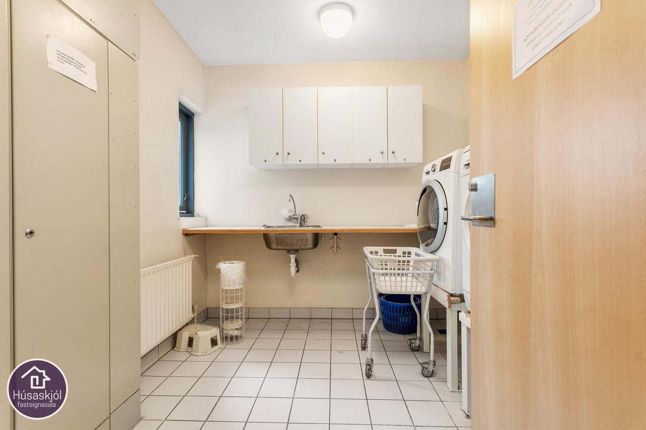 Hvassaleiti 58, 103 Reykjavík