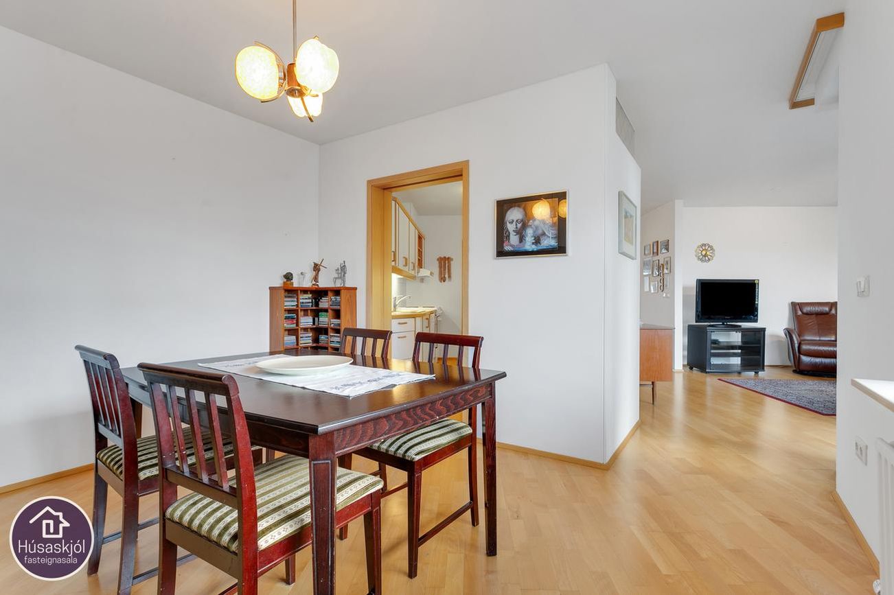 Hvassaleiti 58, 103 Reykjavík