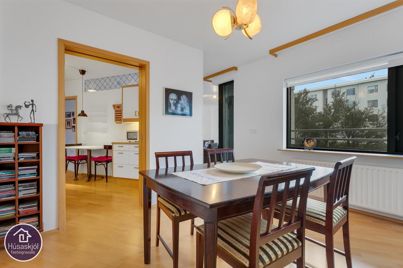 Hvassaleiti 58, 103 Reykjavík
