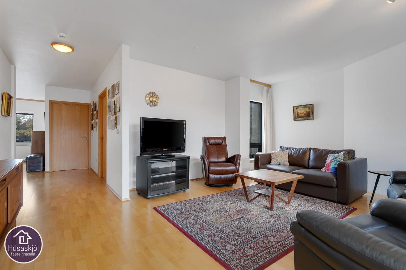 Hvassaleiti 58, 103 Reykjavík