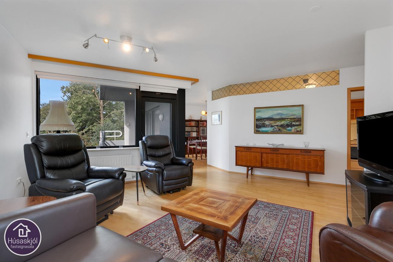 Hvassaleiti 58, 103 Reykjavík