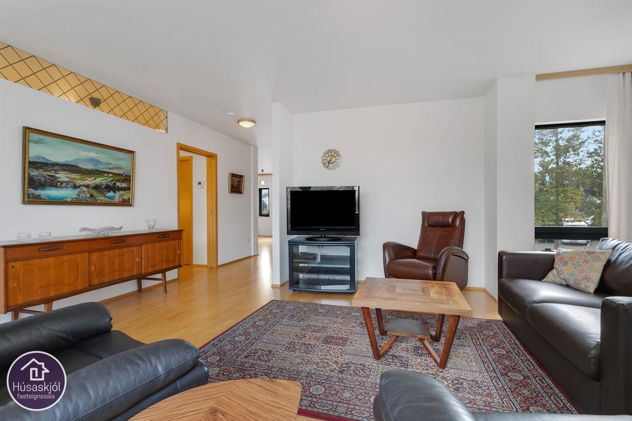 Hvassaleiti 58, 103 Reykjavík