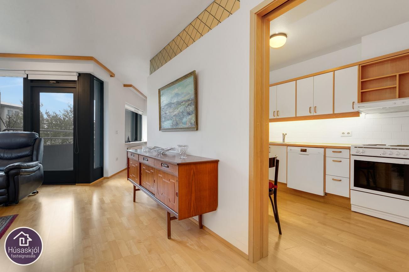 Hvassaleiti 58, 103 Reykjavík