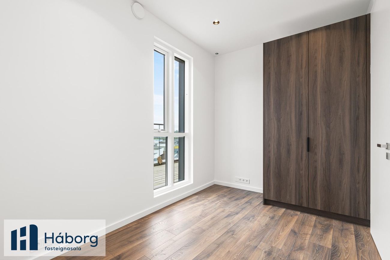 Grensásvegur 1C, 108 Reykjavík