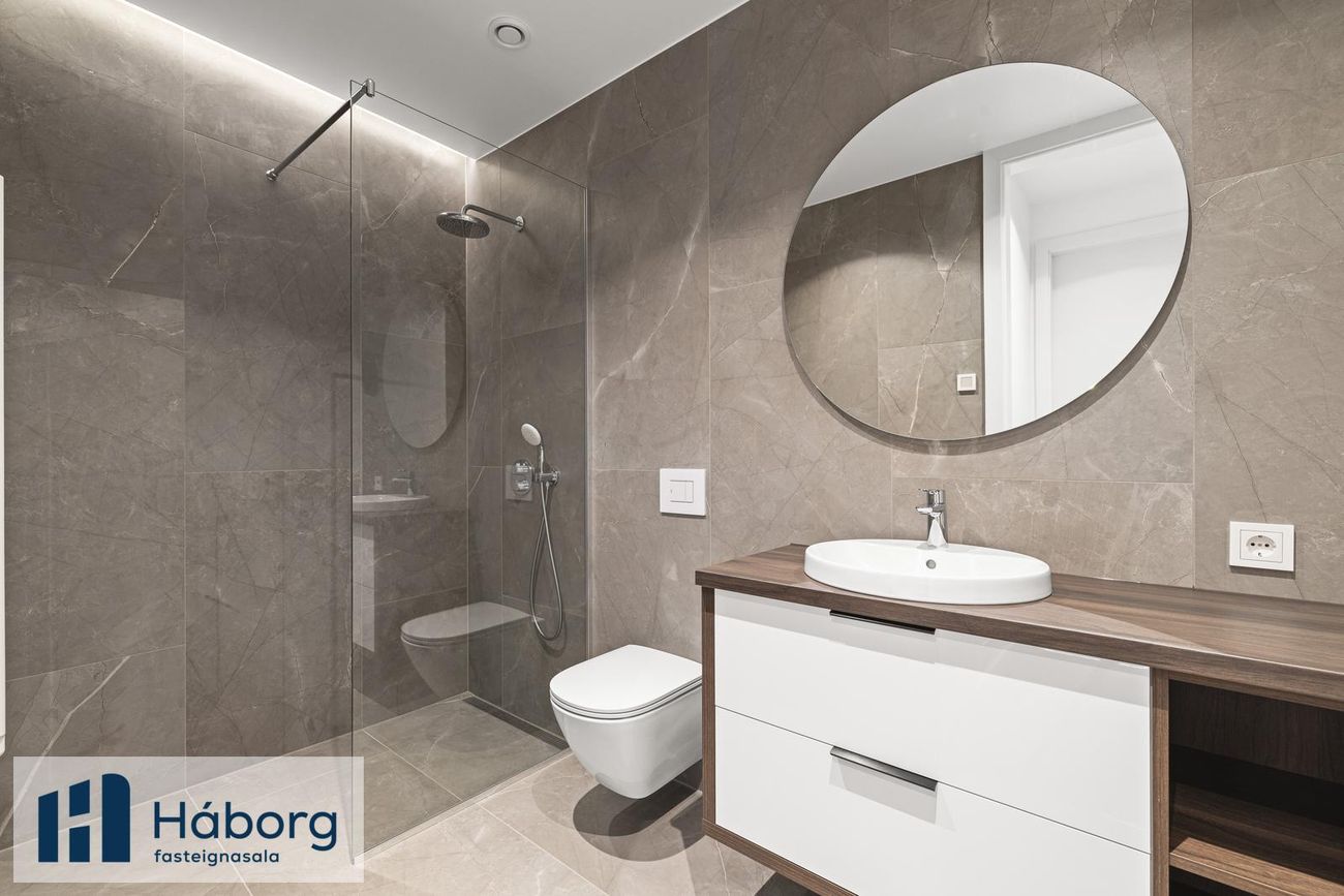 Grensásvegur 1C, 108 Reykjavík