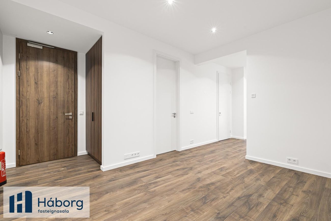 Grensásvegur 1C, 108 Reykjavík