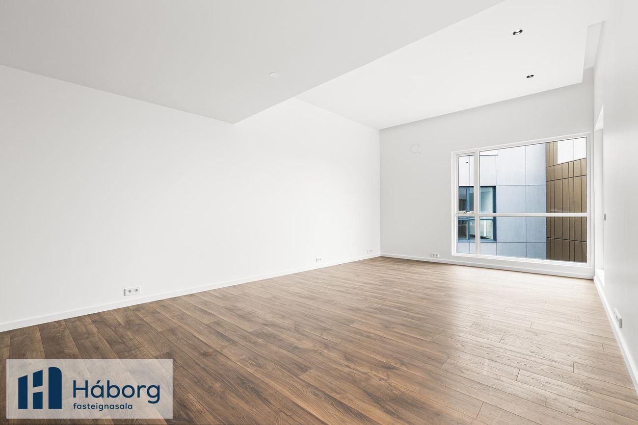 Grensásvegur 1C, 108 Reykjavík