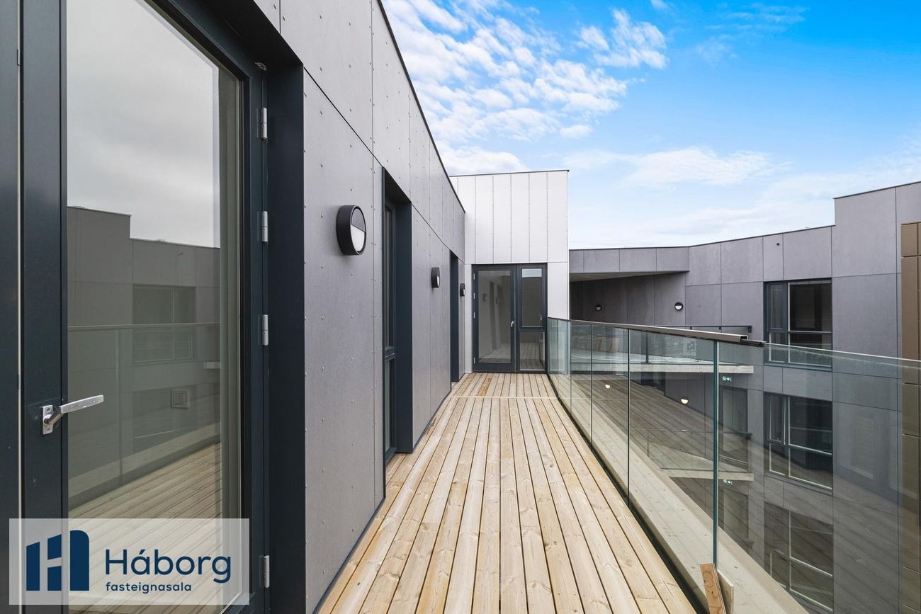 Grensásvegur 1C, 108 Reykjavík