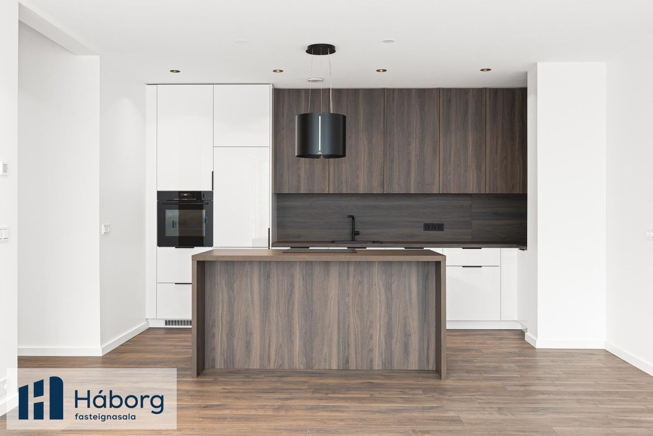 Grensásvegur 1C, 108 Reykjavík