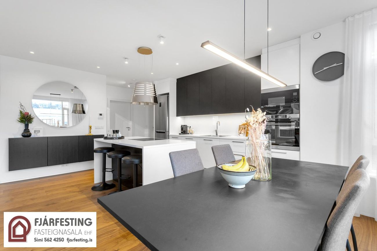 Naustavör 9, 200 Kópavogur