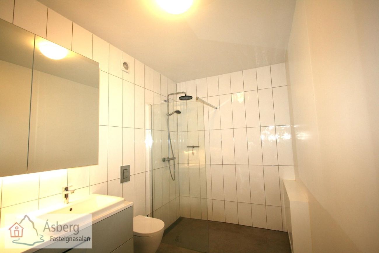 Dalsbraut 28, 260 Reykjanesbær