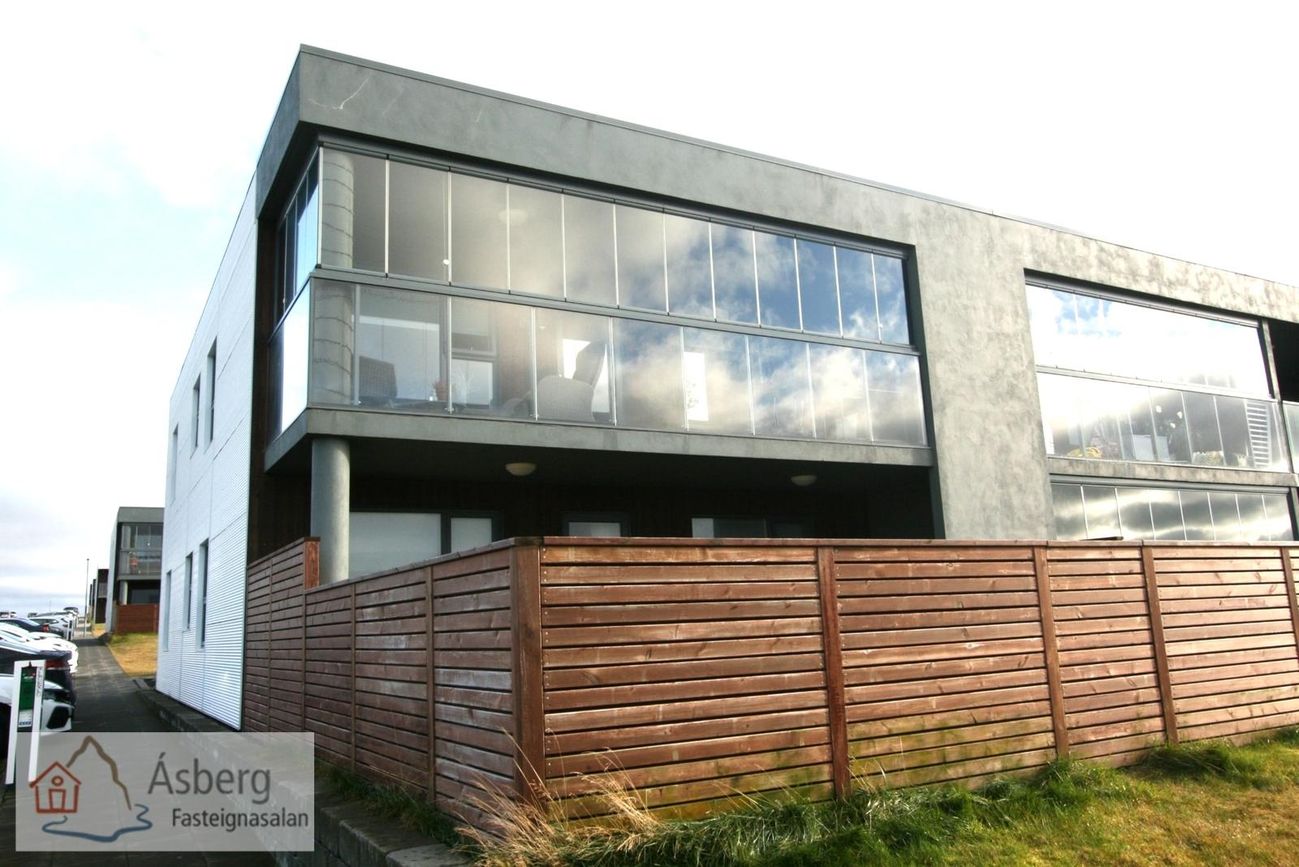 Dalsbraut 28, 260 Reykjanesbær