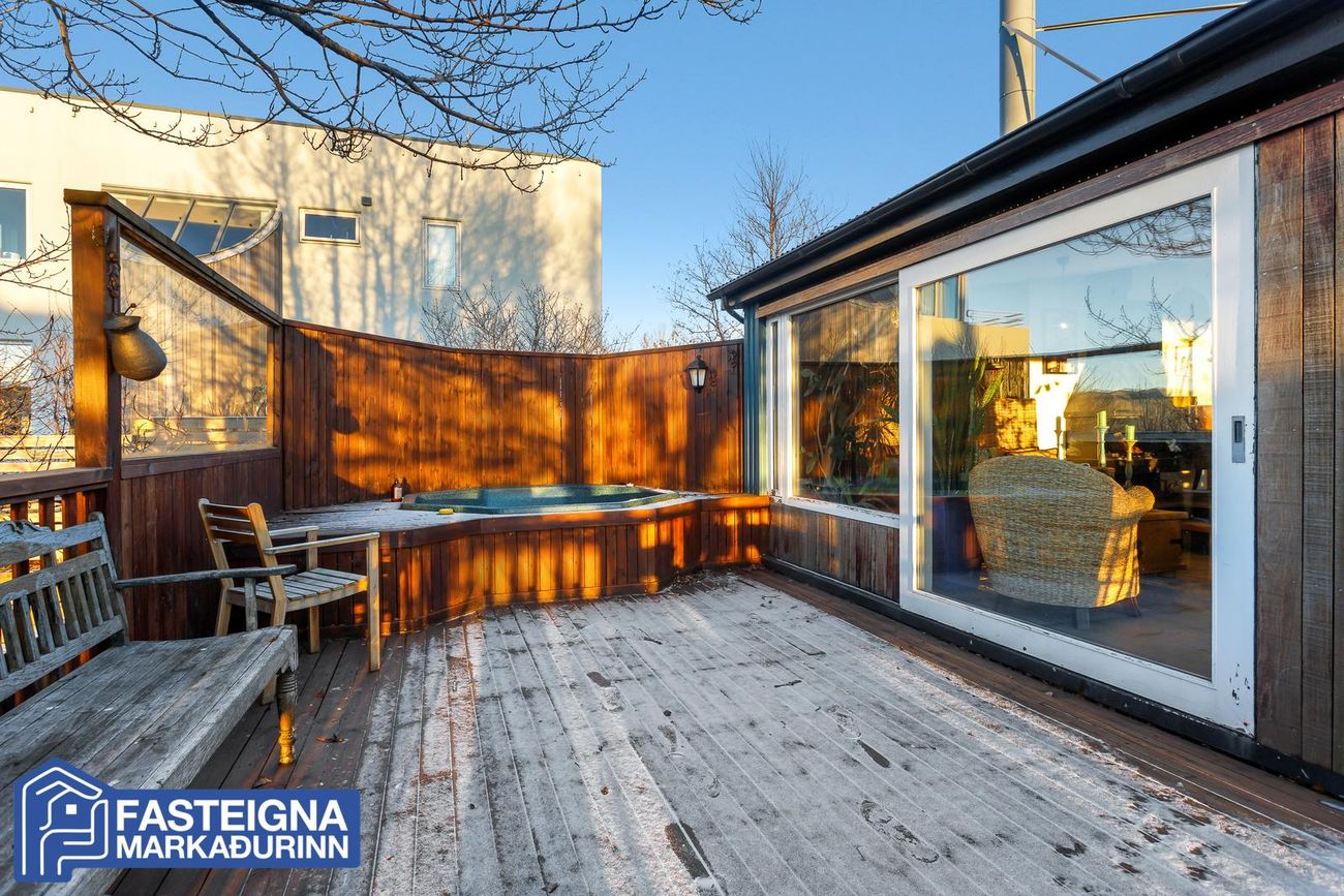 Hörpugata 1, 102 Reykjavík