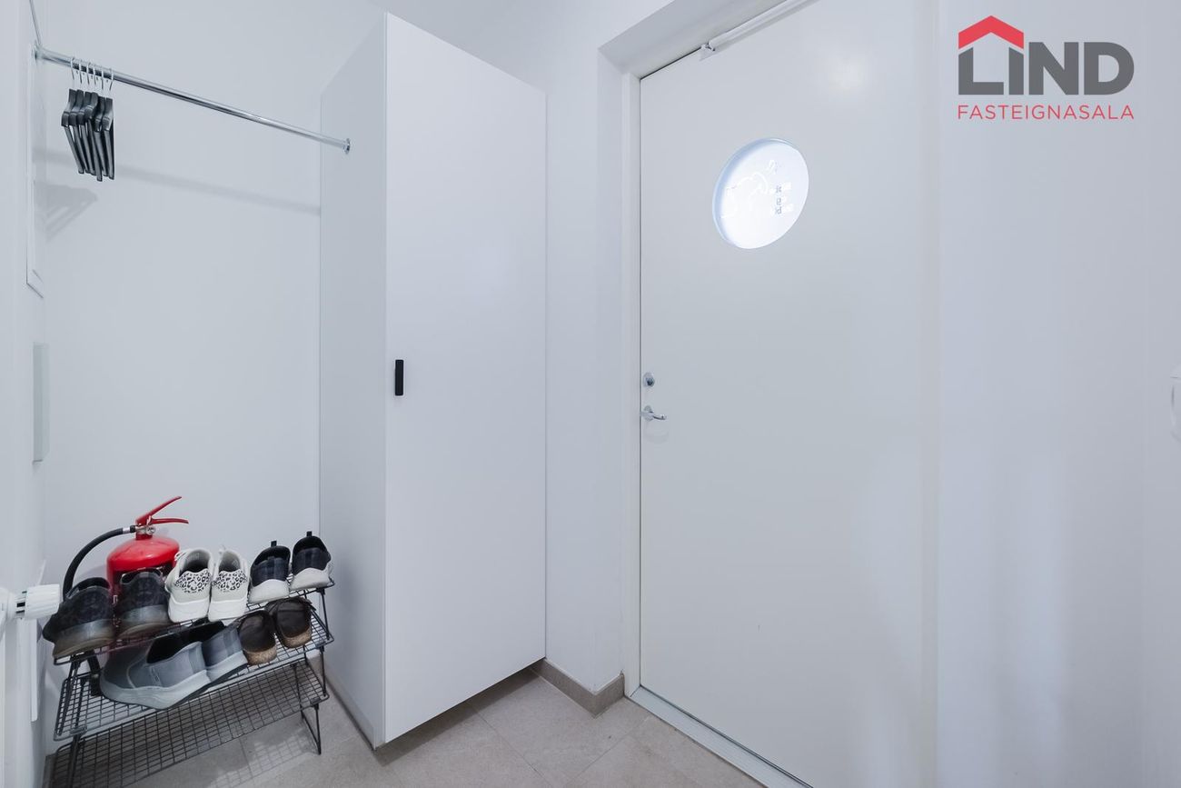 Jöfursbás 11B, 112 Reykjavík