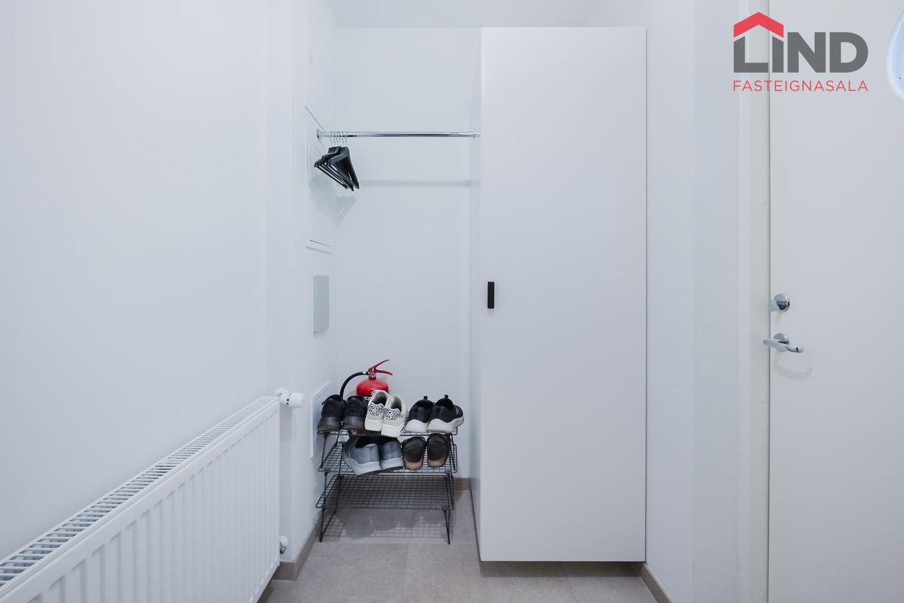 Jöfursbás 11B, 112 Reykjavík