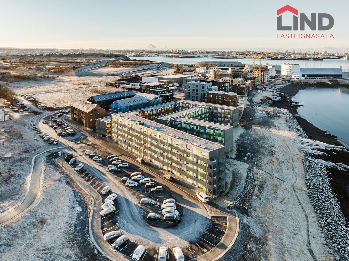 Jöfursbás 11B, 112 Reykjavík