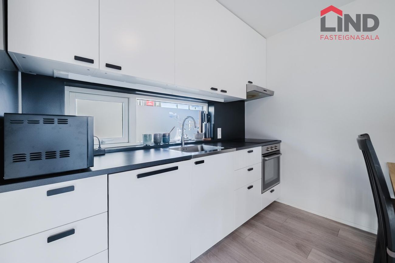 Jöfursbás 11B, 112 Reykjavík