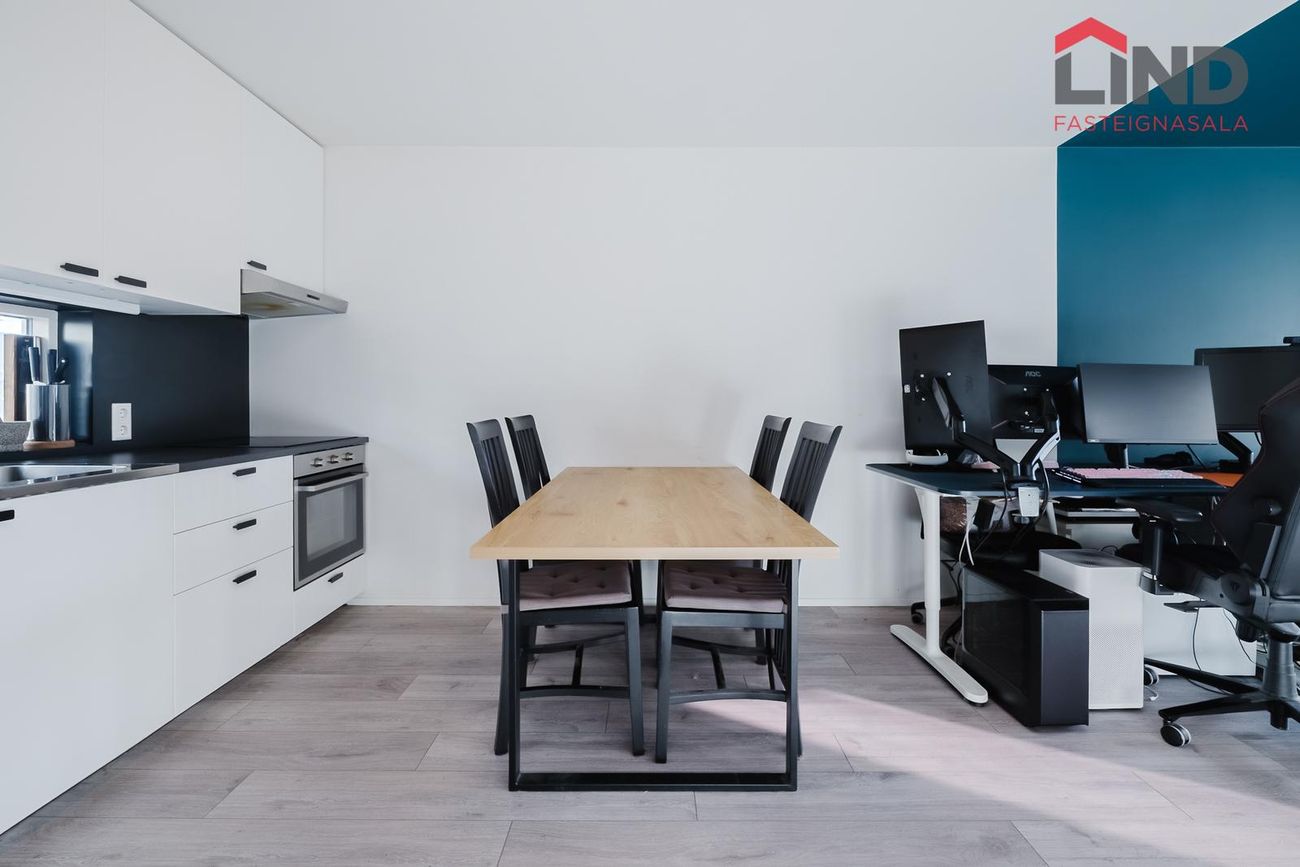 Jöfursbás 11B, 112 Reykjavík