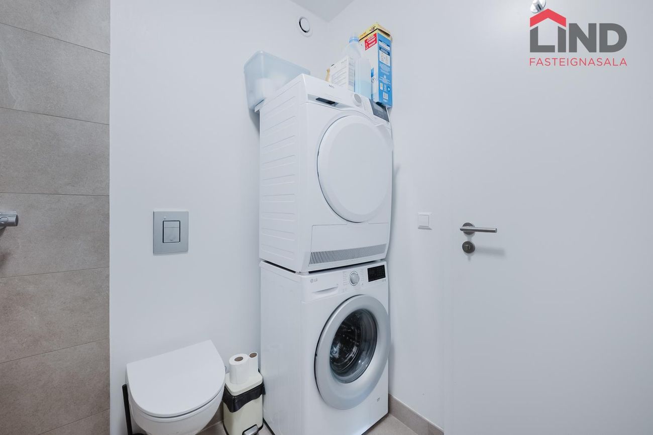 Jöfursbás 11B, 112 Reykjavík