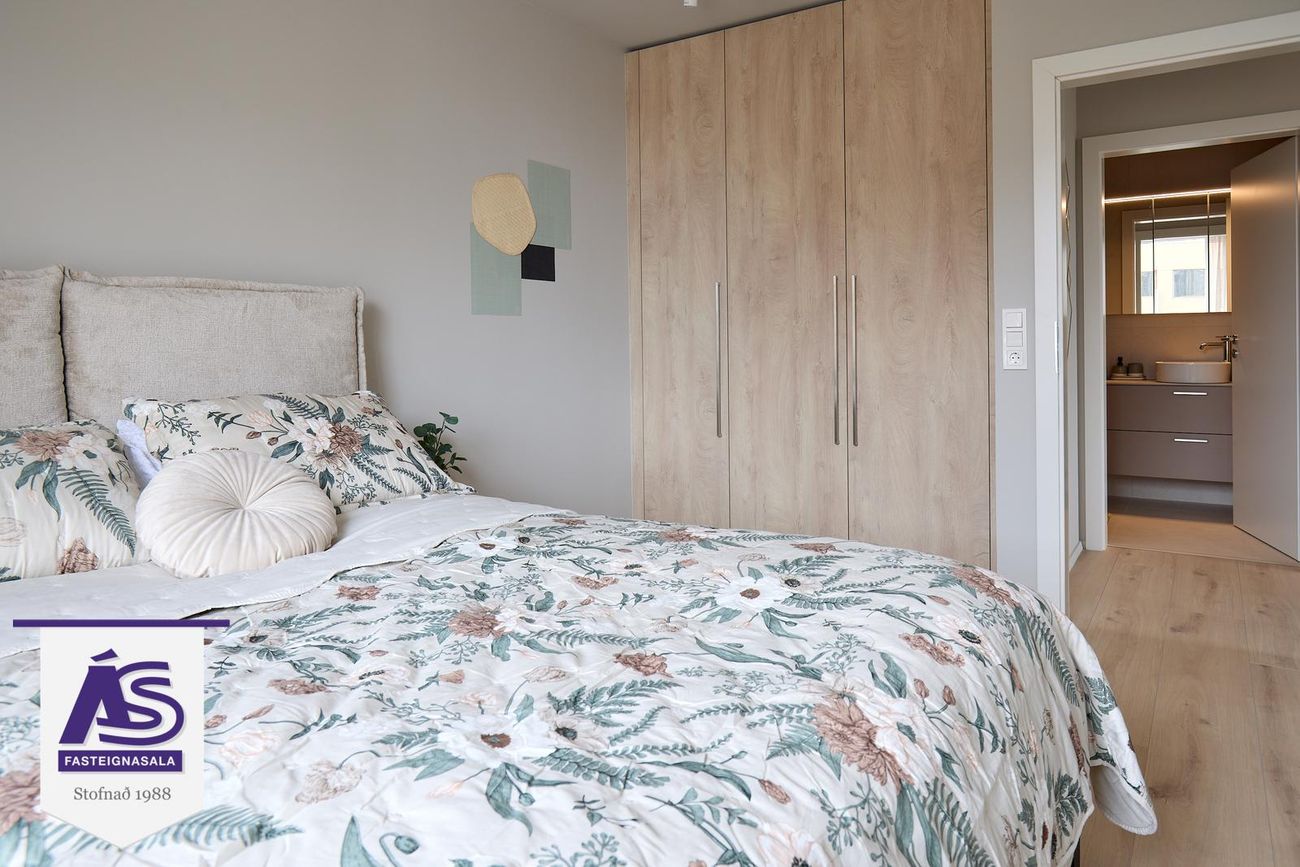 Baughamar 7, 221 Hafnarfjörður