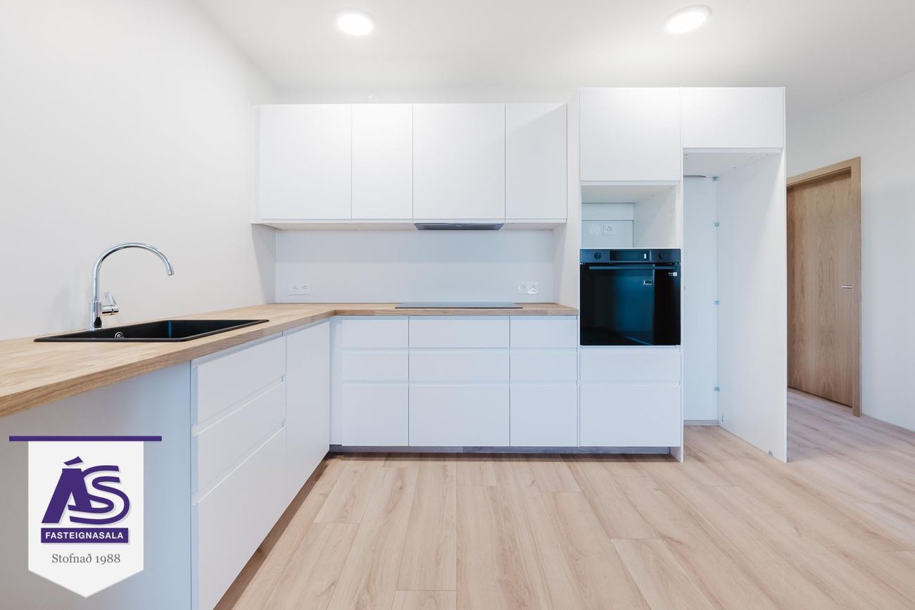 Ásvellir 1B, 301 Hval