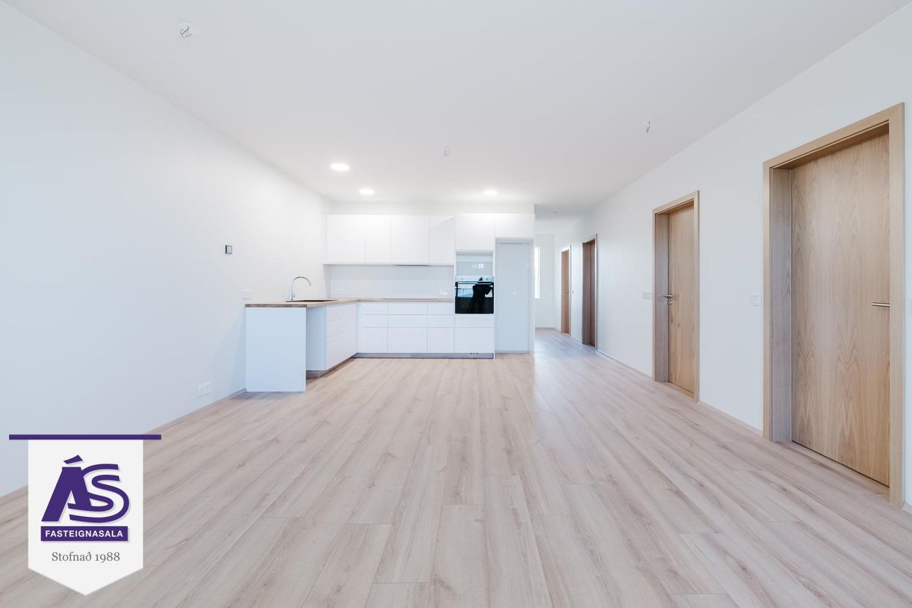 Ásvellir 1B, 301 Hval