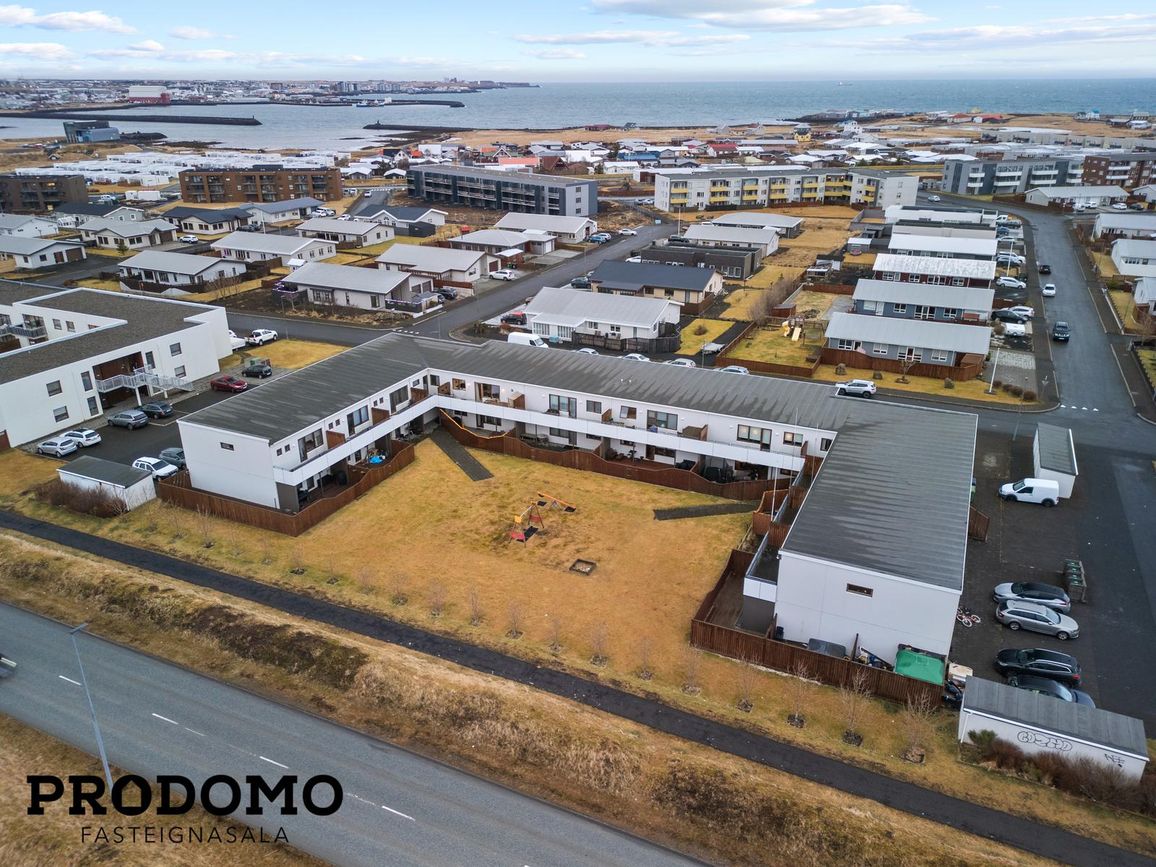 Tjarnabakki 6, 260 Reykjanesbær