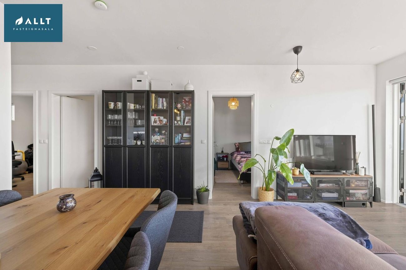 Dalsbraut 6, 260 Reykjanesbær